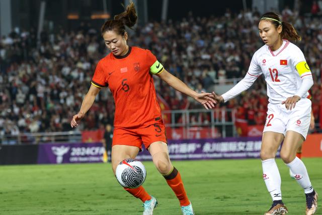 【热身赛】张馨破门对手送乌龙 女足2比0越南夺冠