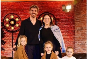 老虎机-同一天生日！格列兹曼三个孩子迎来生日，马竞社媒送上祝福