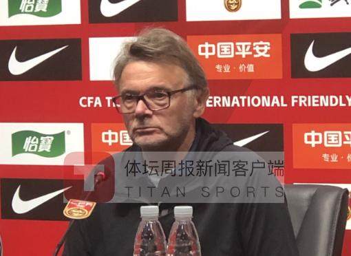 越南主帅特鲁西埃：输球恼火因为与中国队机会均等
